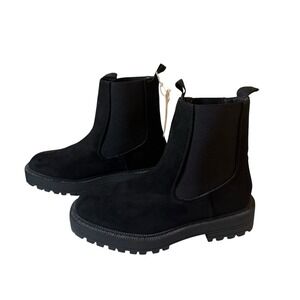 NWT Sincerely Jules Womens 8M Black Tatum Faux Suede Contemporary Lug Sole Boots
